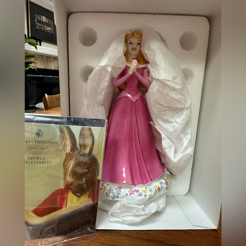 Royal Doulton Sleeping Beauty Princess Figurine 7” NIB - Picture 4 of 6